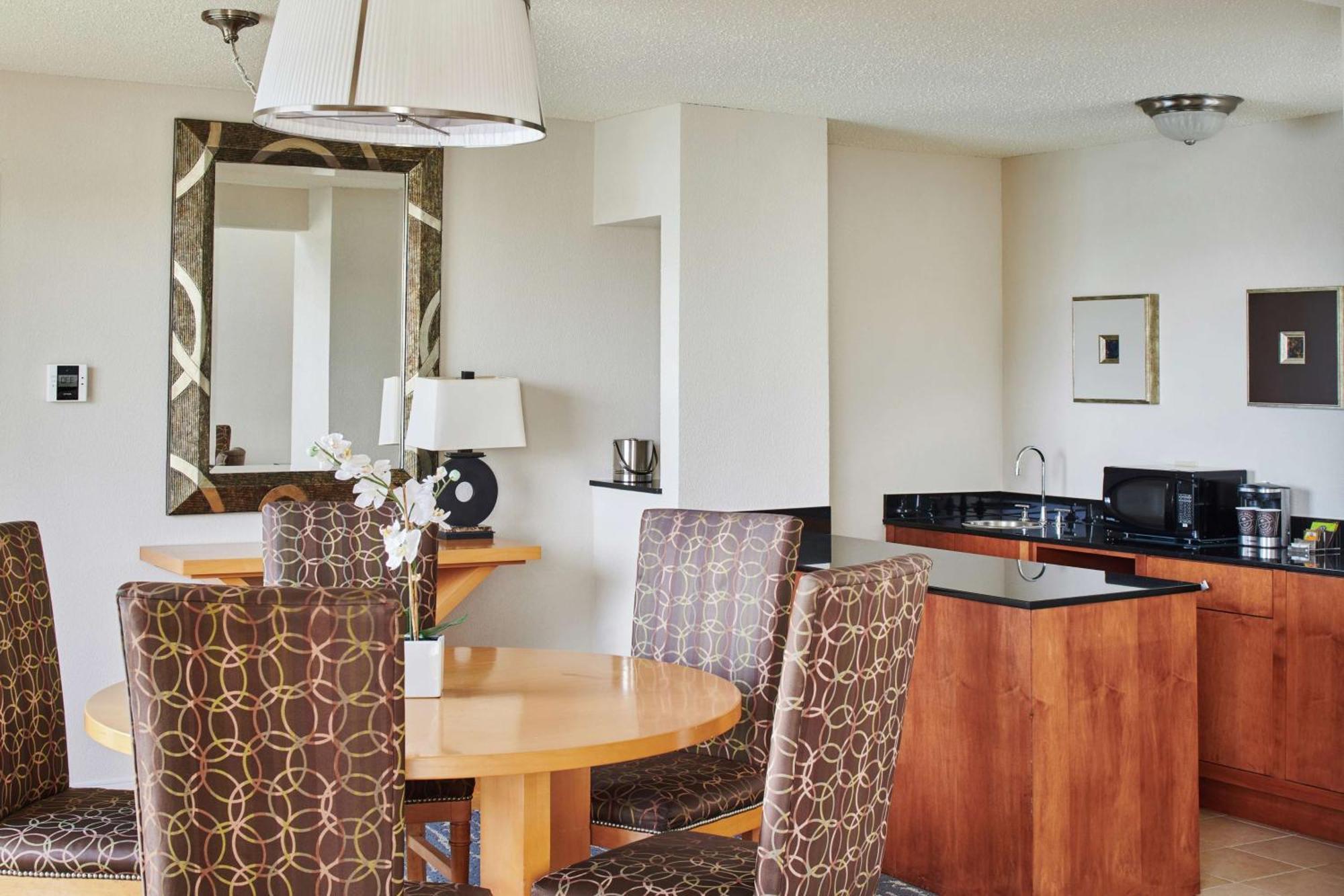 Doubletree By Hilton Marina Hotel