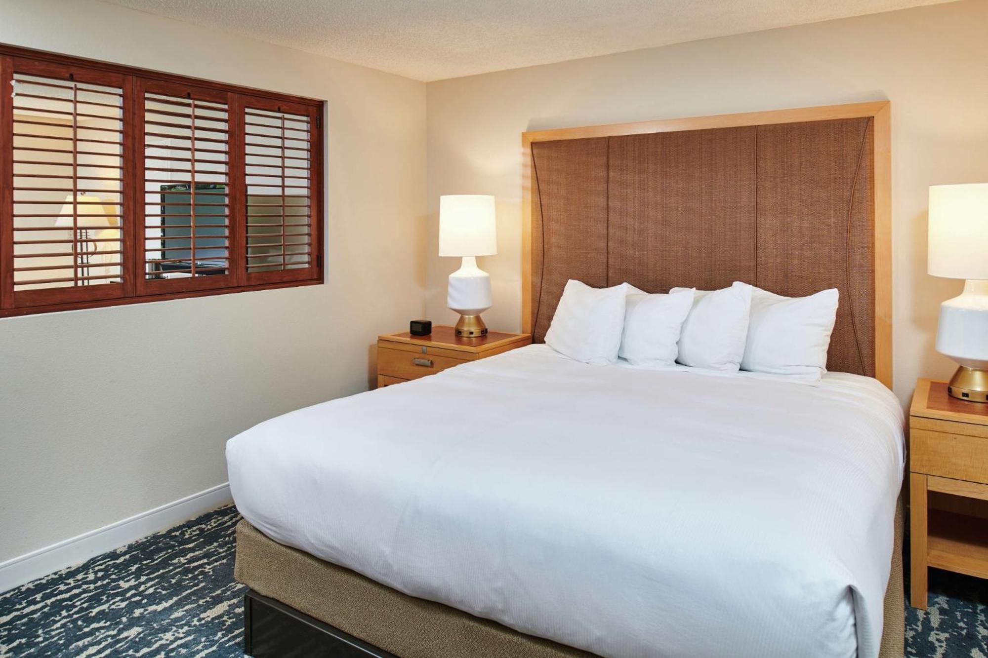 Doubletree By Hilton Marina