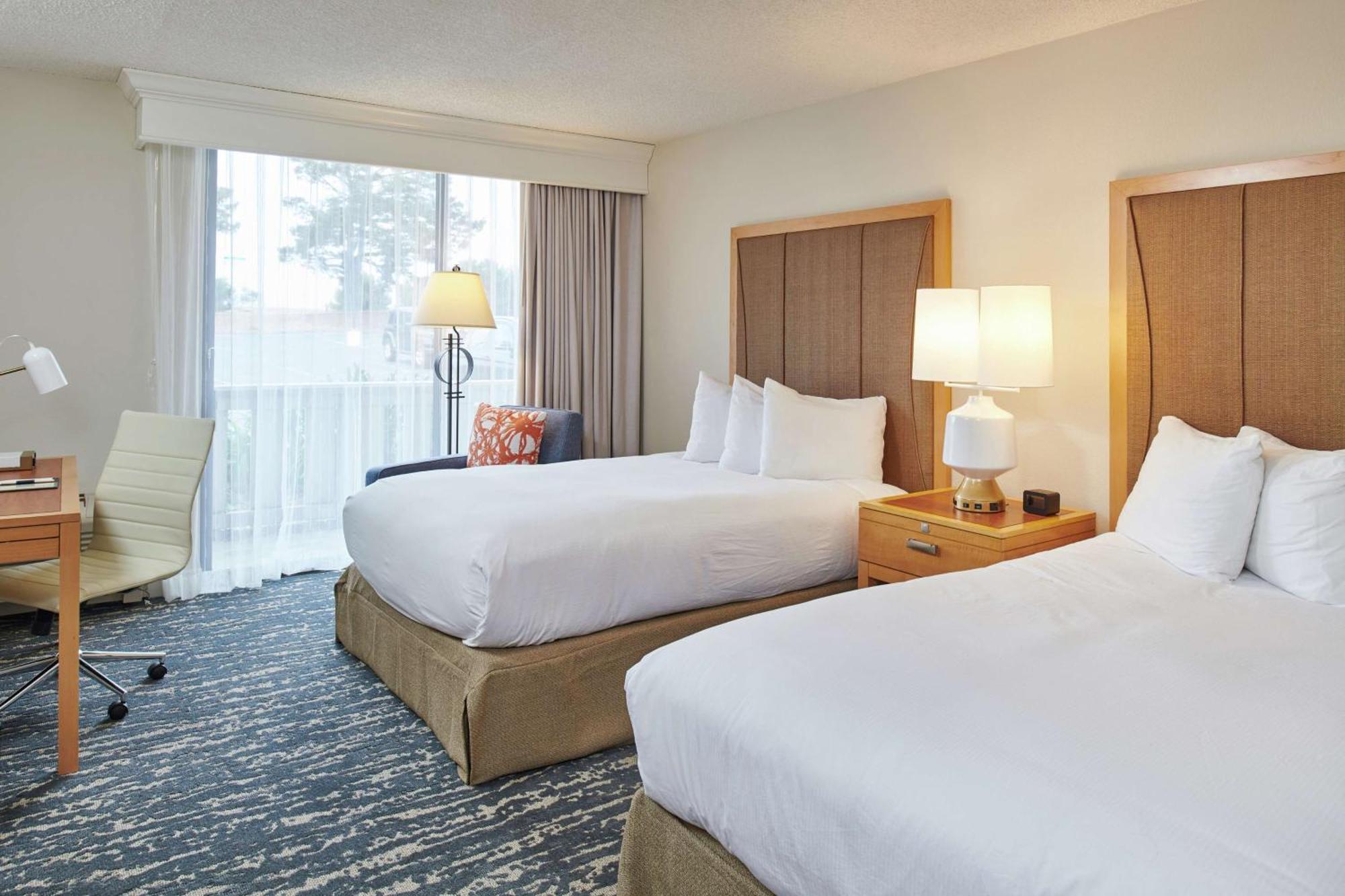 Doubletree By Hilton Marina 4*