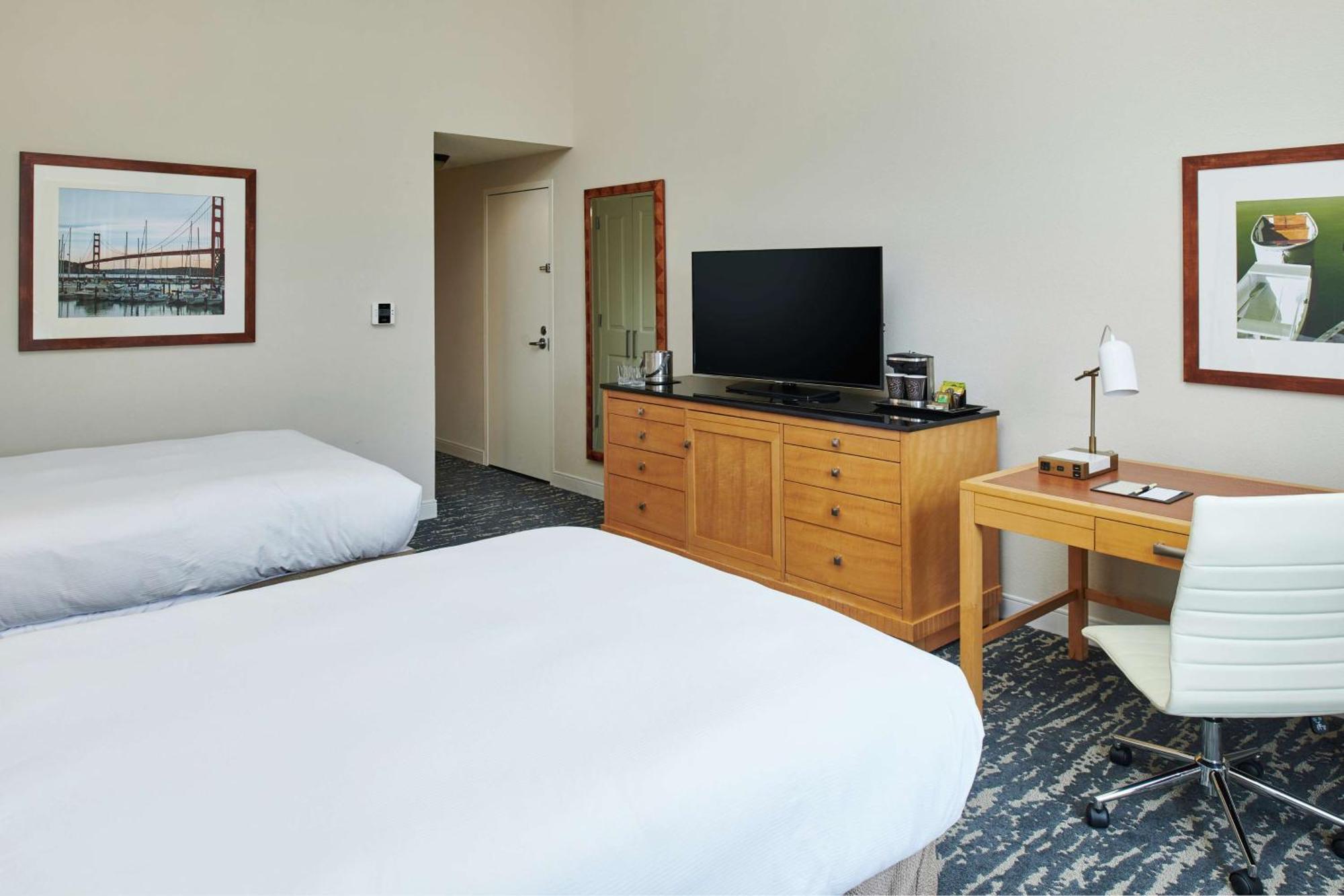Doubletree By Hilton Marina 4*