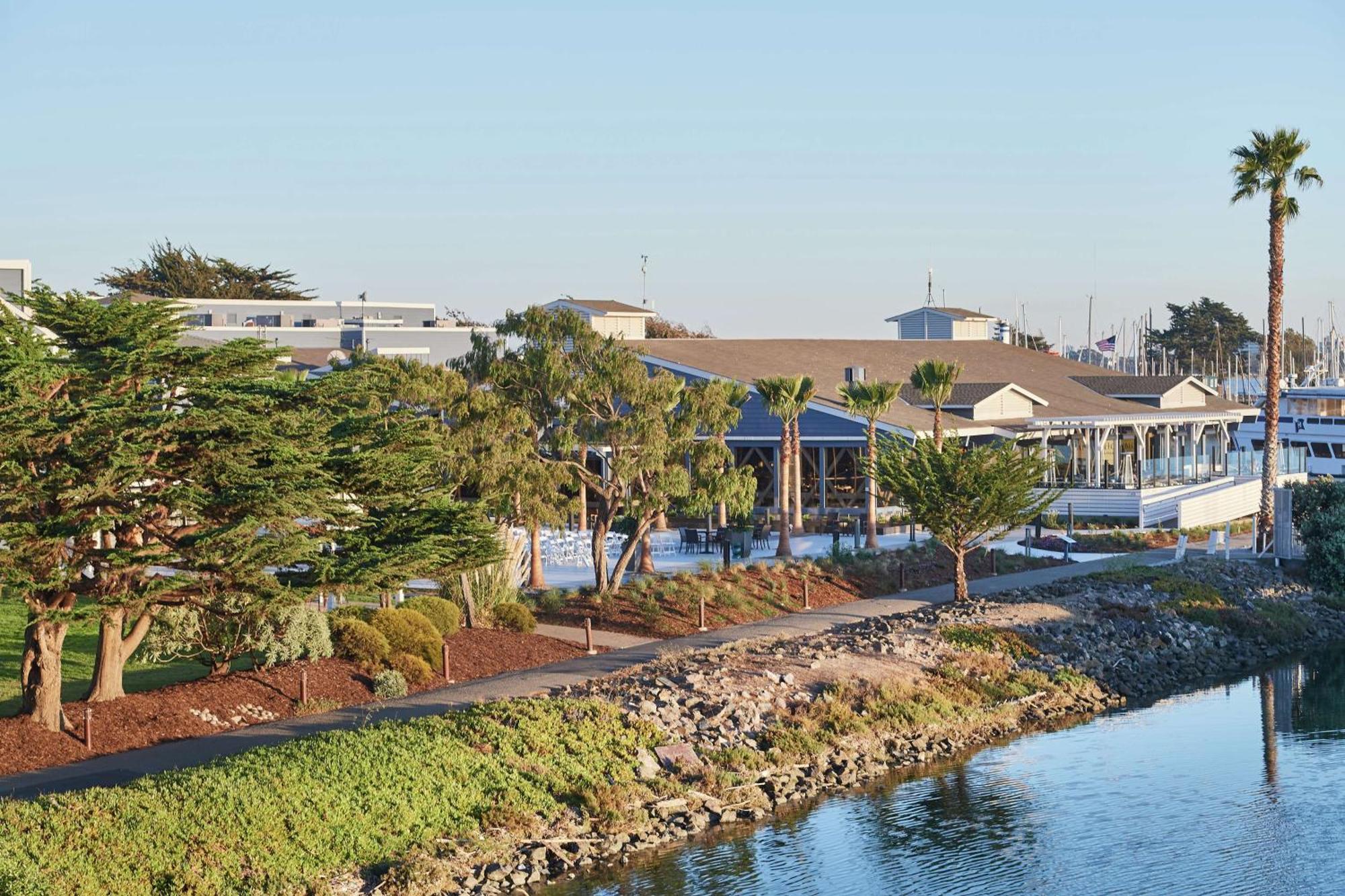 Doubletree By Hilton Marina Hotel