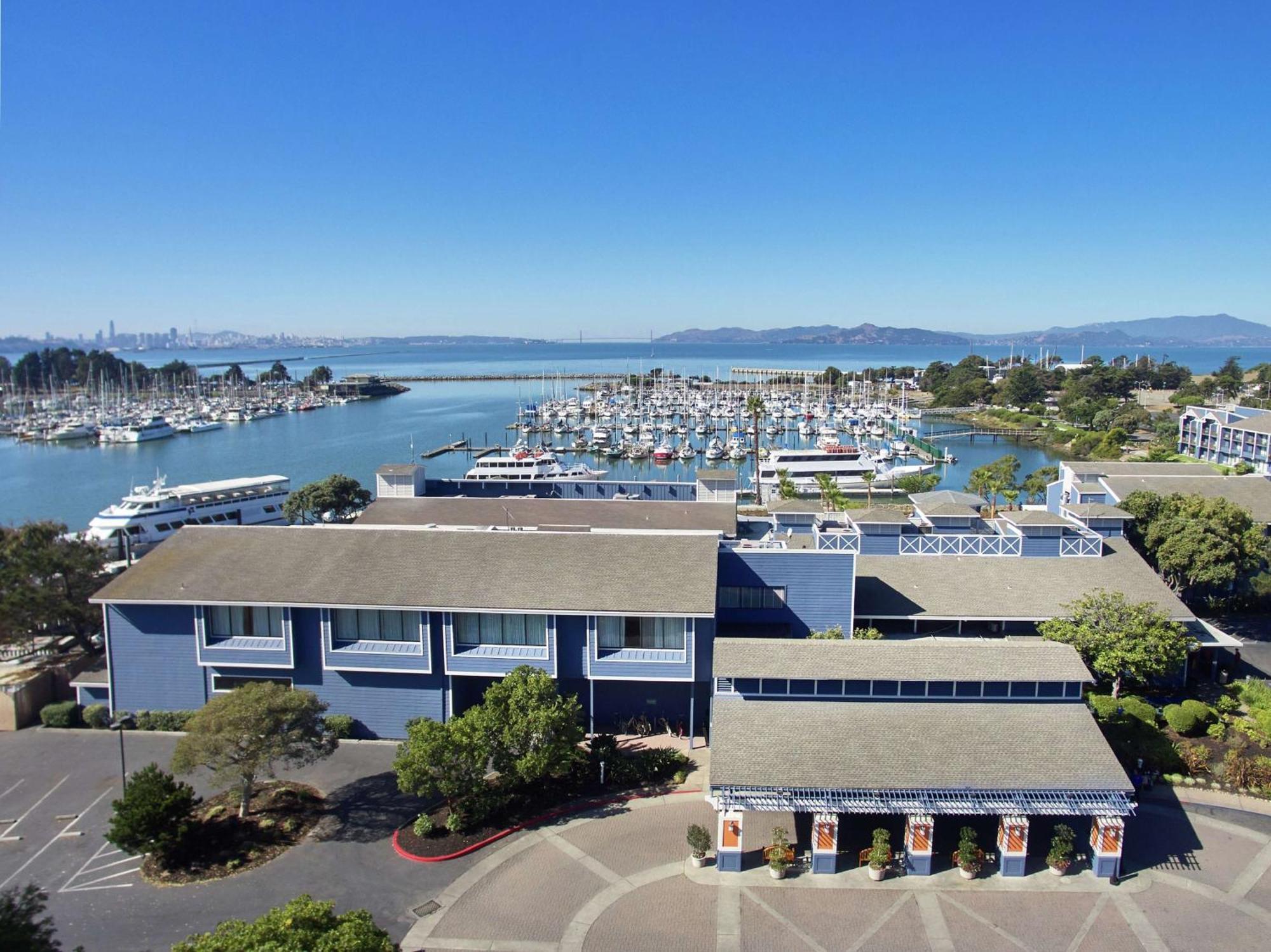 Hotel Doubletree By Hilton Marina 4*
