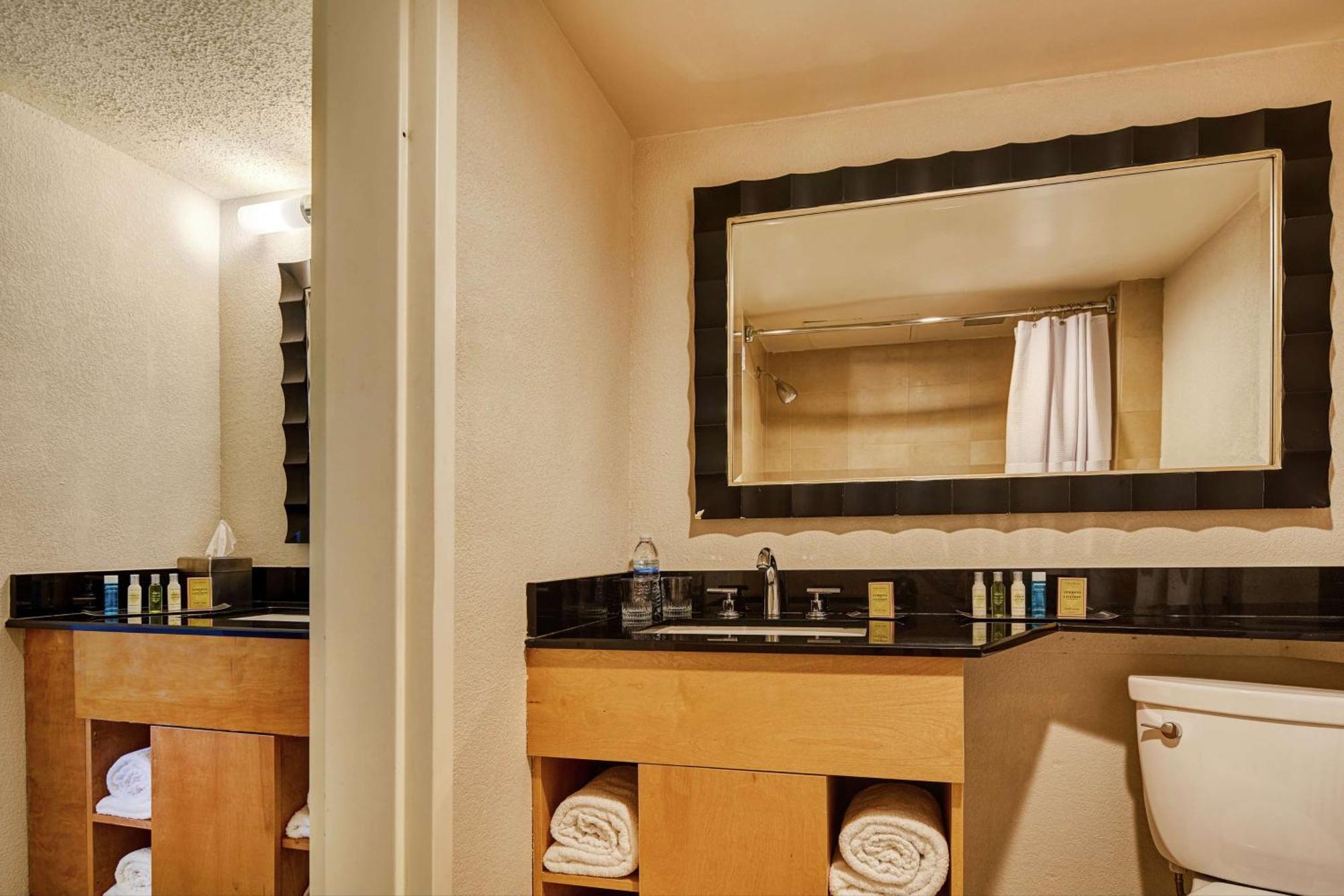 Doubletree By Hilton Marina