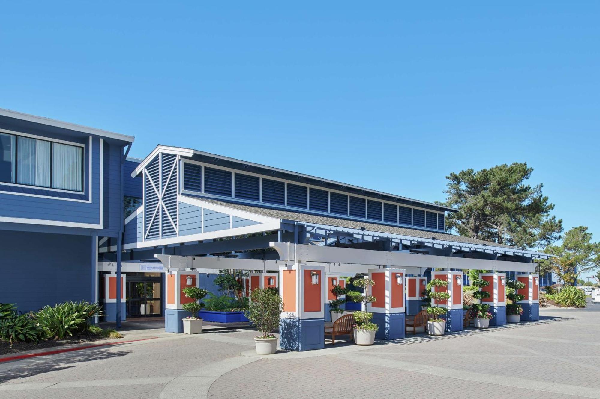 Doubletree By Hilton Marina 4*