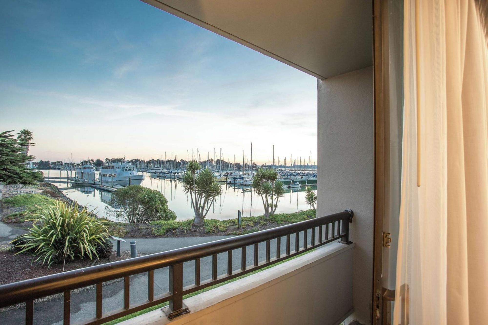 Doubletree By Hilton Marina