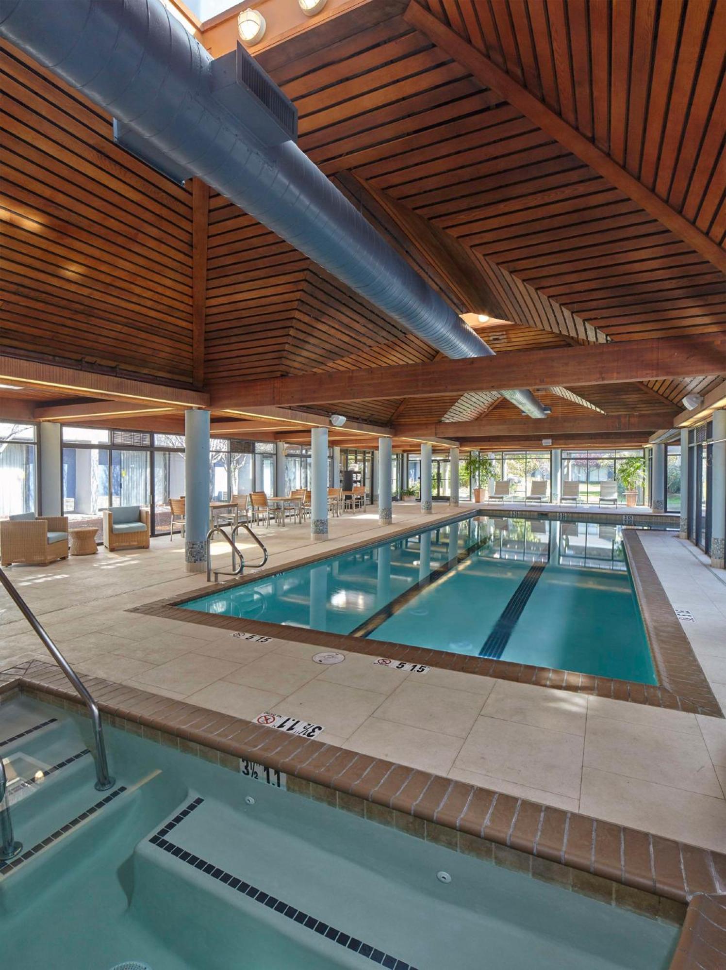 Doubletree By Hilton Marina Hotel